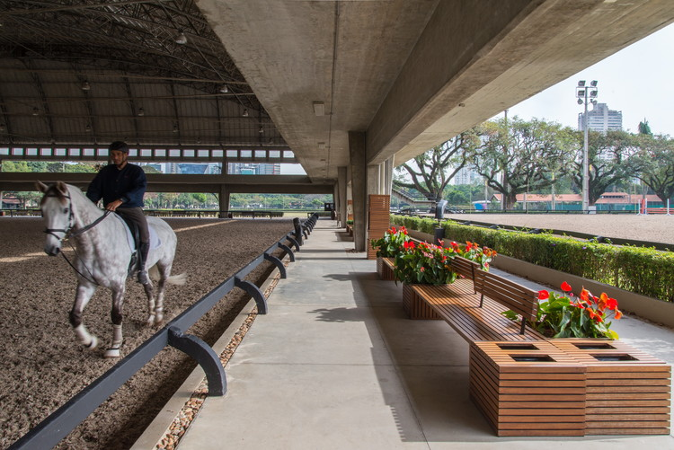 Piso Elevado Sociedade Hípica Paulista
